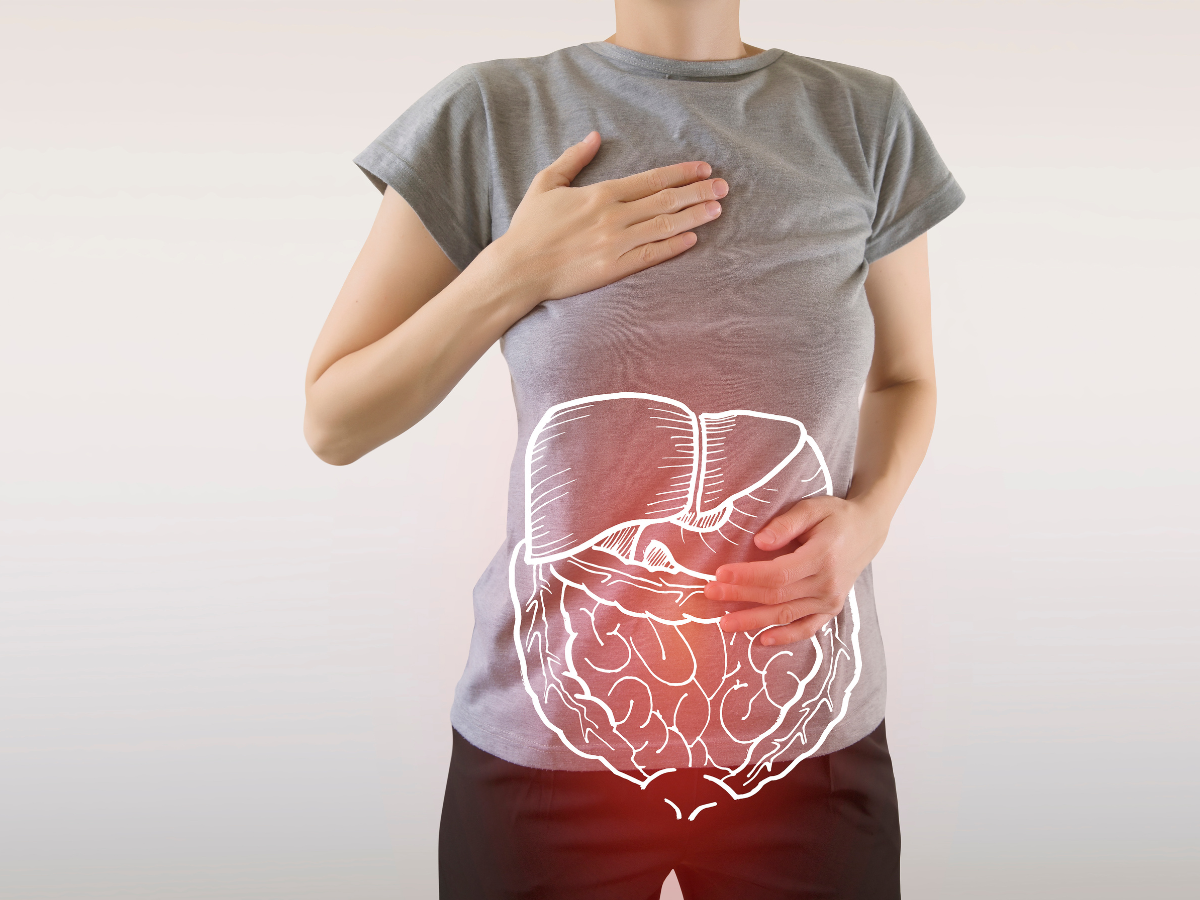 Drawing of digestive tract over photo of person in gray shirt to show difference between gallbladder symptoms and acid reflux pain.