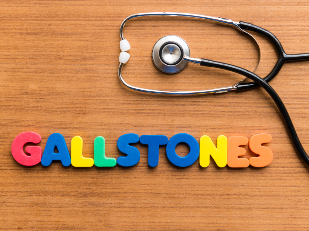 Gallstones spelled out in alphabet magnets with a stethoscope.